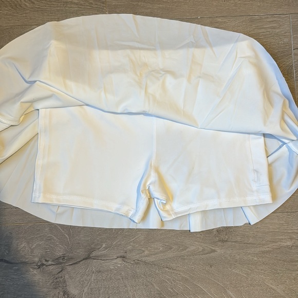 Nik Dri-Fit White Tennis Skirt - Picture 4 of 5